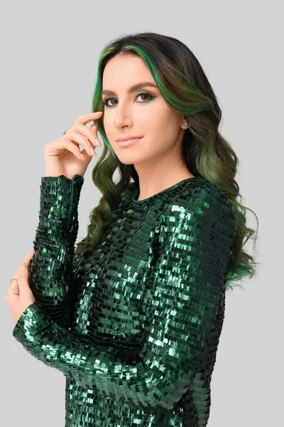 Beautiful Young Woman Unusual Green Hair Grey Background — Stockfoto