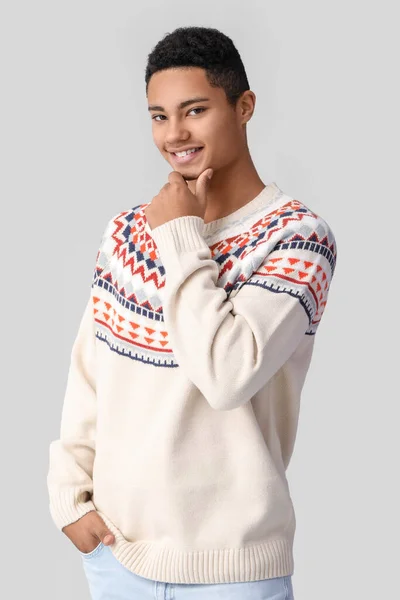 Handsome African American Guy Knitted Sweater Light Background — Stock Photo, Image