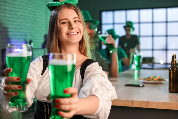 Young Woman Glasses Beer Celebrating Patrick Day Pub — Stock Photo, Image