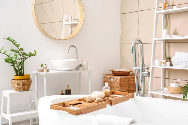 Wooden Tray Accessories Bathtub Modern Room — Stock Photo, Image