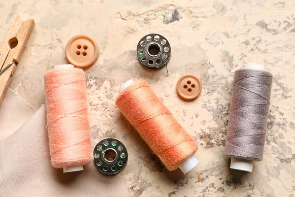 Sewing Threads Buttons Beige Background — Stock Photo, Image