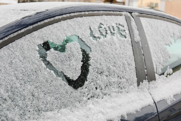 Heart Word Love Drawn Snow Covered Car Side Glass Street — Stock Photo, Image