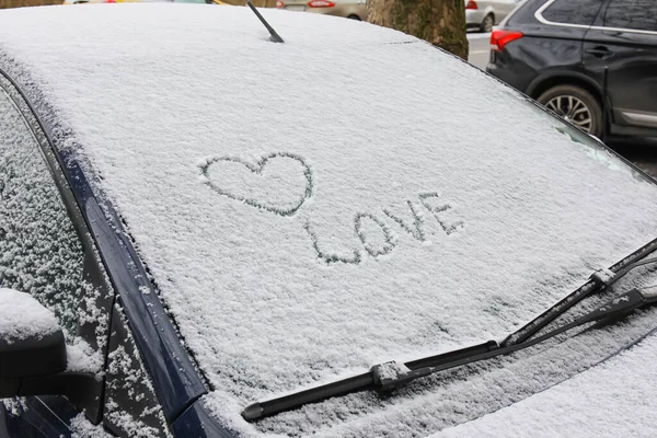 Heart Word Love Drawn Snow Covered Car Windshield Street — Stock Photo, Image