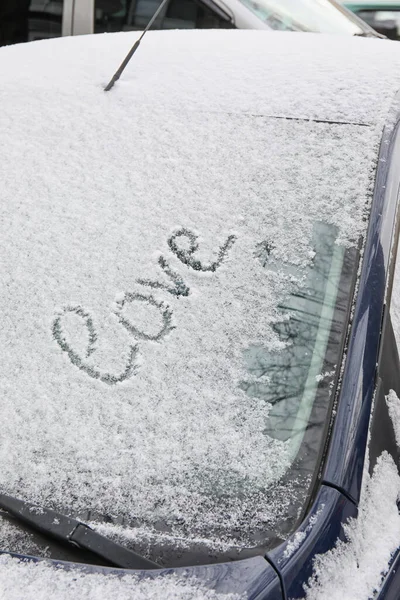 Word Love Drawn Snow Covered Car Windshield Street Closeup — Stock Photo, Image
