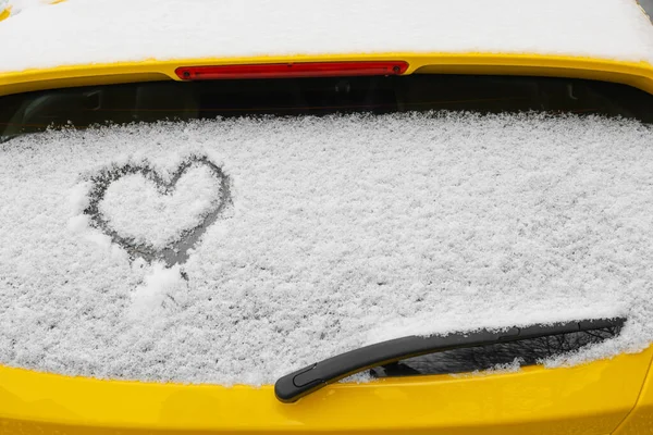 Heart Drawn Snow Covered Car Rear Window Street Closeup — Stock Photo, Image