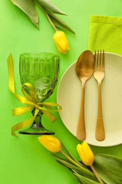 Stylish Table Setting Tulip Flowers Green Background — Stock Photo, Image