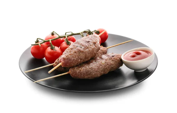 Prato Espetos Com Saborosa Lula Kebab Tomates Molho Isolado Fundo — Fotografia de Stock