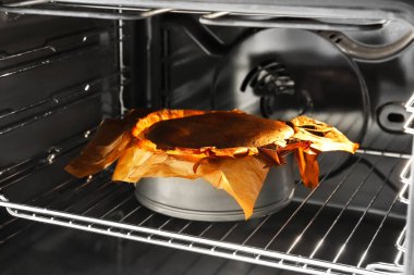 Lezzetli Bask peynirli keki fırında pişirdim.