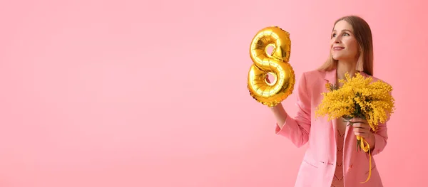 Mooie Vrouw Met Ballon Vorm Van Figuur Mimosa Bloemen Roze — Stockfoto