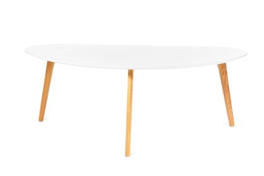 Beyaz arka planda ahşap sehpa