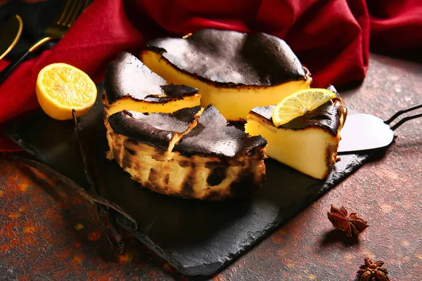 Tasty Basque Burnt Cheesecake Color Background — Stock Photo, Image
