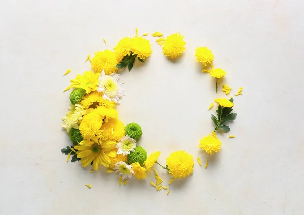 Рамка Красивых Цветков Хризантемы Светлом Фоне — стоковое фото
