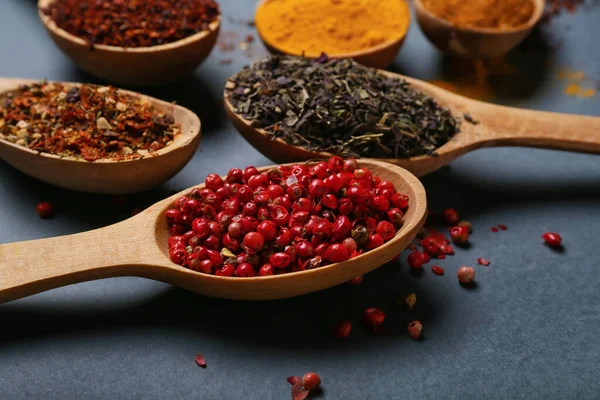 Wooden Spoons Aromatic Spices Dark Background Closeup — Stock Photo, Image