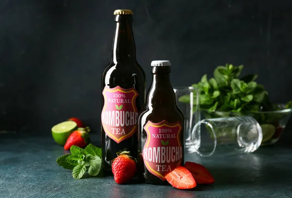 Bottles Fresh Strawberry Kombucha Mint Dark Background — Stock Photo, Image