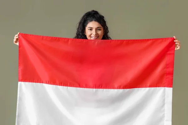 Cantik Tersenyum Wanita Asia Dengan Bendera Besar Indonesia Latar Belakang — Stok Foto