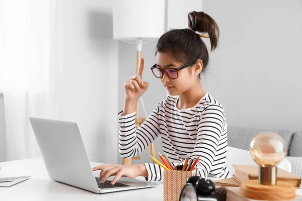 Little Asian Girl Studying Online Tutor Home — Stock Photo, Image