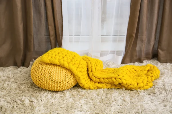 Yellow Pouf Plaid Carpet Window — Stock Photo, Image