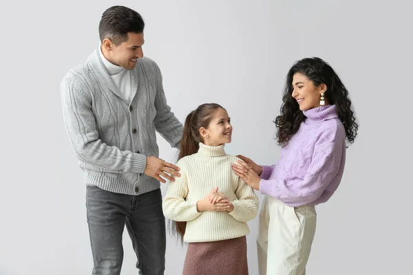 Little Girl Her Parents Warm Sweaters Light Background — Stock Photo, Image