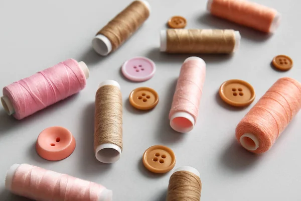 Thread Spools Buttons Light Background — Stock Photo, Image