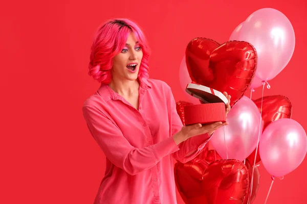 Surprised Woman Bright Hair Opening Gift Color Background Valentine Day — Stock Photo, Image