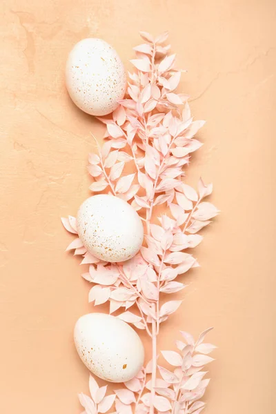 Belle Uova Pasqua Rami Piante Essiccate Sfondo Colore — Foto Stock
