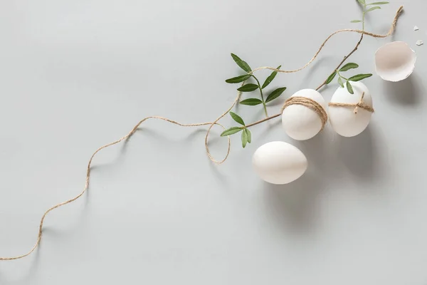 Hafif Arkaplanda Paskalya Yumurtaları Ile Kompozisyon — Stok fotoğraf