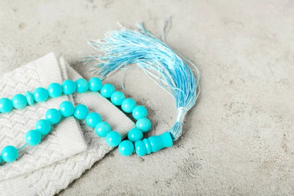 Hat Muslim Prayer Beads Light Background — Stock Photo, Image