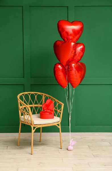 Belos Balões Forma Coração Para Celebração Dia Dos Namorados Cadeira — Fotografia de Stock