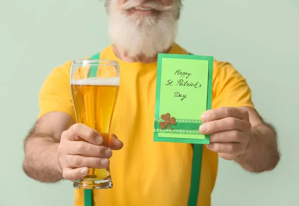 Senior Man Holding Card Text Patrick Day Glass Beer Light — Stock Photo, Image