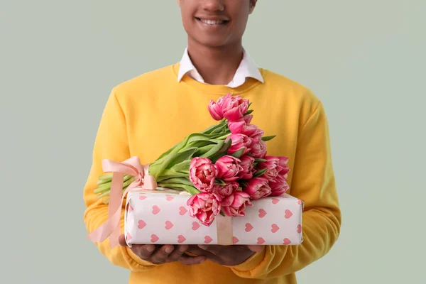 African American Man Holding Gift Boxes Bouquet Tulips Color Background — Stock Photo, Image