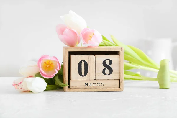 Kalender Och Blommor För Internationella Kvinnodagen Firande Bordet Köket — Stockfoto