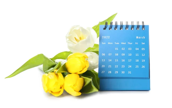 白色背景下的国际妇女节庆祝活动日历和花卉 — 图库照片