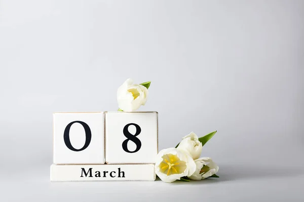 Kalender Och Blommor För Internationella Kvinnodagen Firande Ljus Bakgrund — Stockfoto