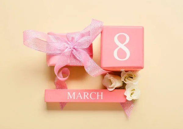 Calendar Gift Box Flowers International Women Day Celebration Beige Background — Stock Photo, Image