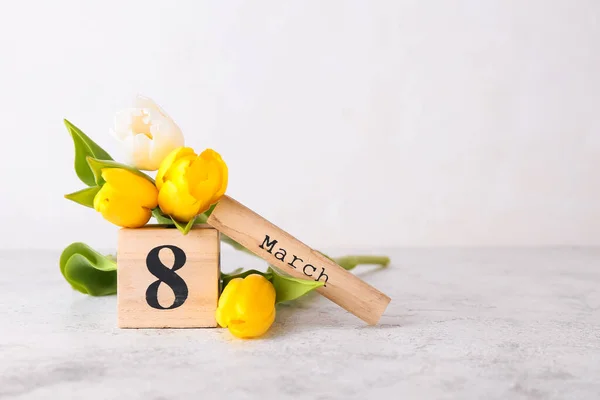 Kalender Och Blommor För Internationella Kvinnodagen Firande Ljus Bakgrund — Stockfoto