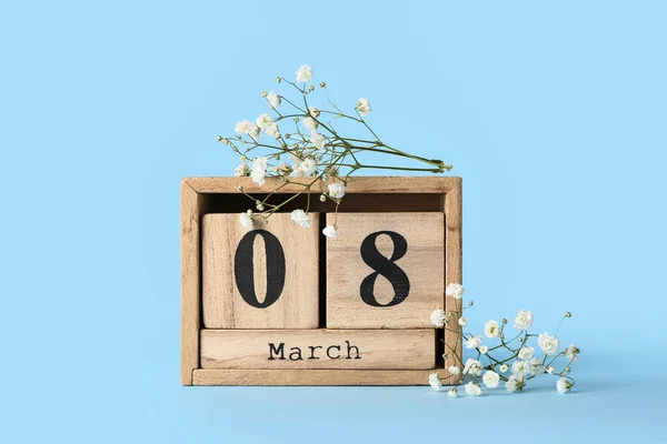 Kalender Och Blommor För Internationella Kvinnodagen Firande Blå Bakgrund — Stockfoto