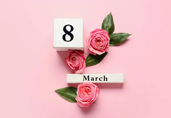 Kalender Och Blommor För Internationella Kvinnodagen Firande Rosa Bakgrund — Stockfoto