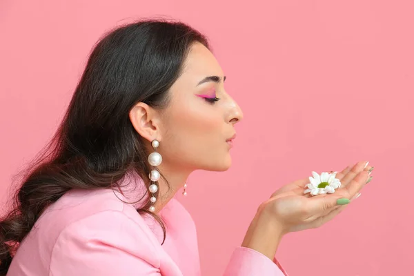 Woman Creative Makeup Blowing Daisy Flower Pink Background Closeup International — Stock Photo, Image