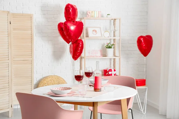 Обідній Стіл Служив Святкування Дня Святого Валентина Світлій Кімнаті — стокове фото