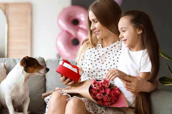 Little Girl Her Mother Gifts Cute Dog Home International Women — Stock Photo, Image