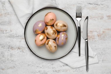 Işık arkaplanındaki Paskalya tablosu