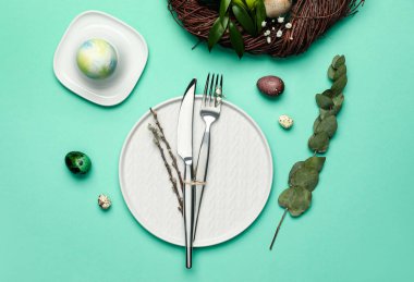 Yeşil arkaplanda Paskalya tablosu ayarları