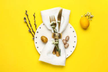 Sarı arkaplanda Paskalya tablosu