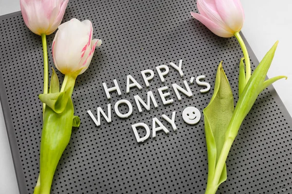 Placa Com Texto Happy Women Day Tulipas Fundo Cinza Close — Fotografia de Stock