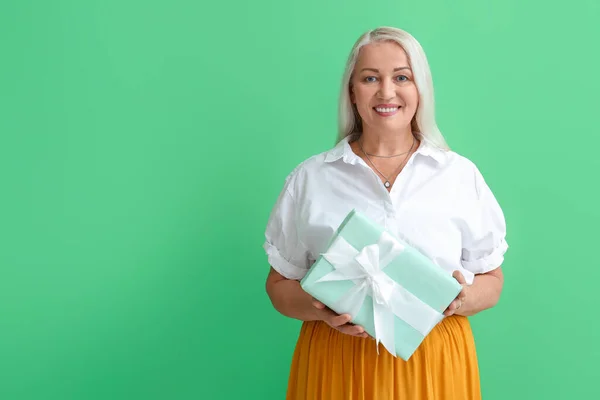 Smiling Mature Woman Holding Gift Box Green Background International Women — Stock Photo, Image