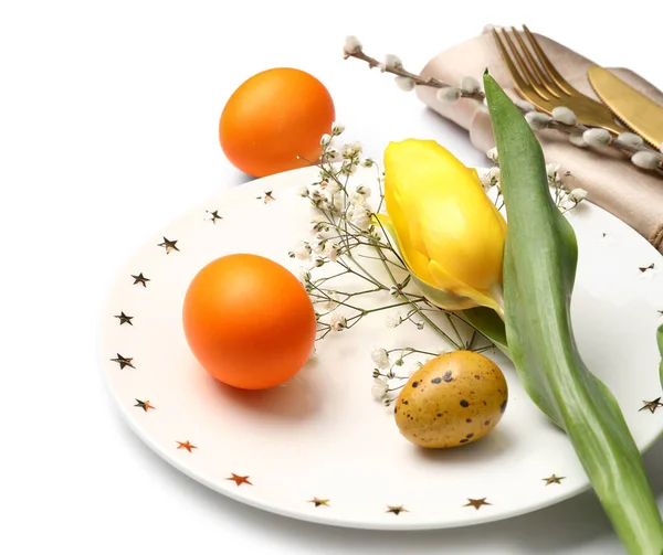 Stilvolle Tischdekoration Für Die Osterfeier Isoliert Auf Weißem Hintergrund — Stockfoto