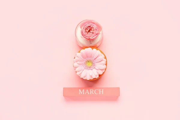 Sammansã Ttning Med Vackra Blommor Band Och Ord Mars Rosa — Stockfoto
