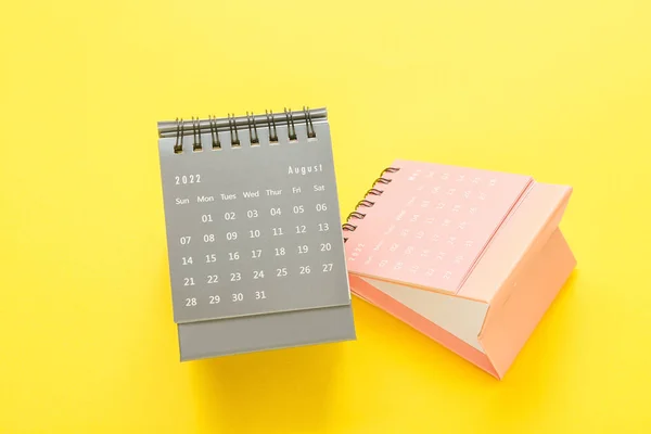 Ημερολόγια Χαρτιού Κίτρινο Φόντο — Φωτογραφία Αρχείου