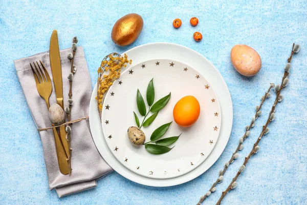 Stilvolle Ostern Tischdekoration Auf Blauem Hintergrund — Stockfoto