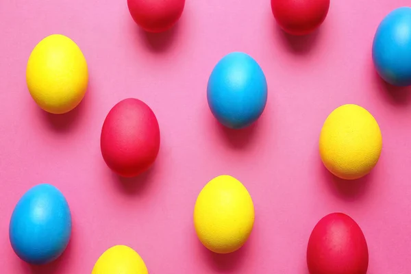 Huevos Pascua Multicolores Sobre Fondo Color — Foto de Stock